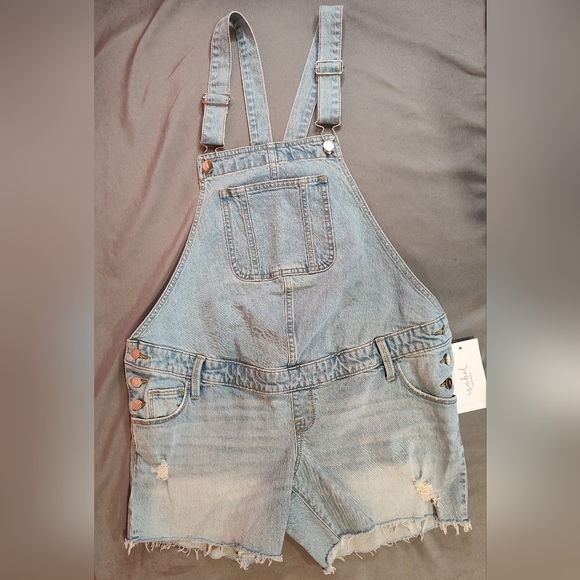 Isabel Maternity Jean Shortalls Light Wash - Picture 3 of 7